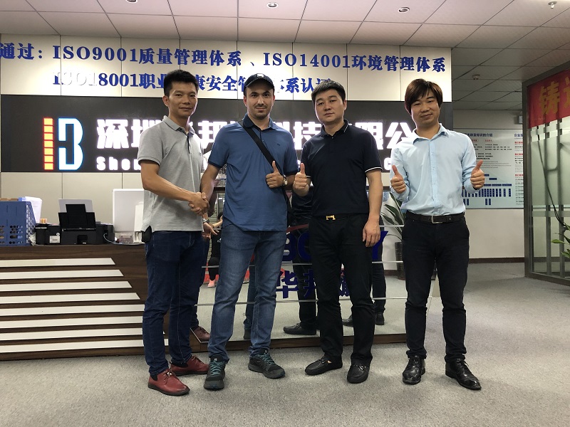俄羅斯客戶前來(lái)我司考察液晶拼接屏、LED等終端大屏顯示設(shè)備